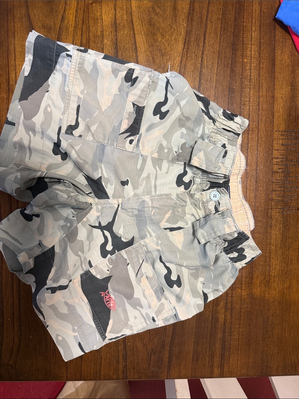 AFTCO Men's Gray Camo Cargo Shorts